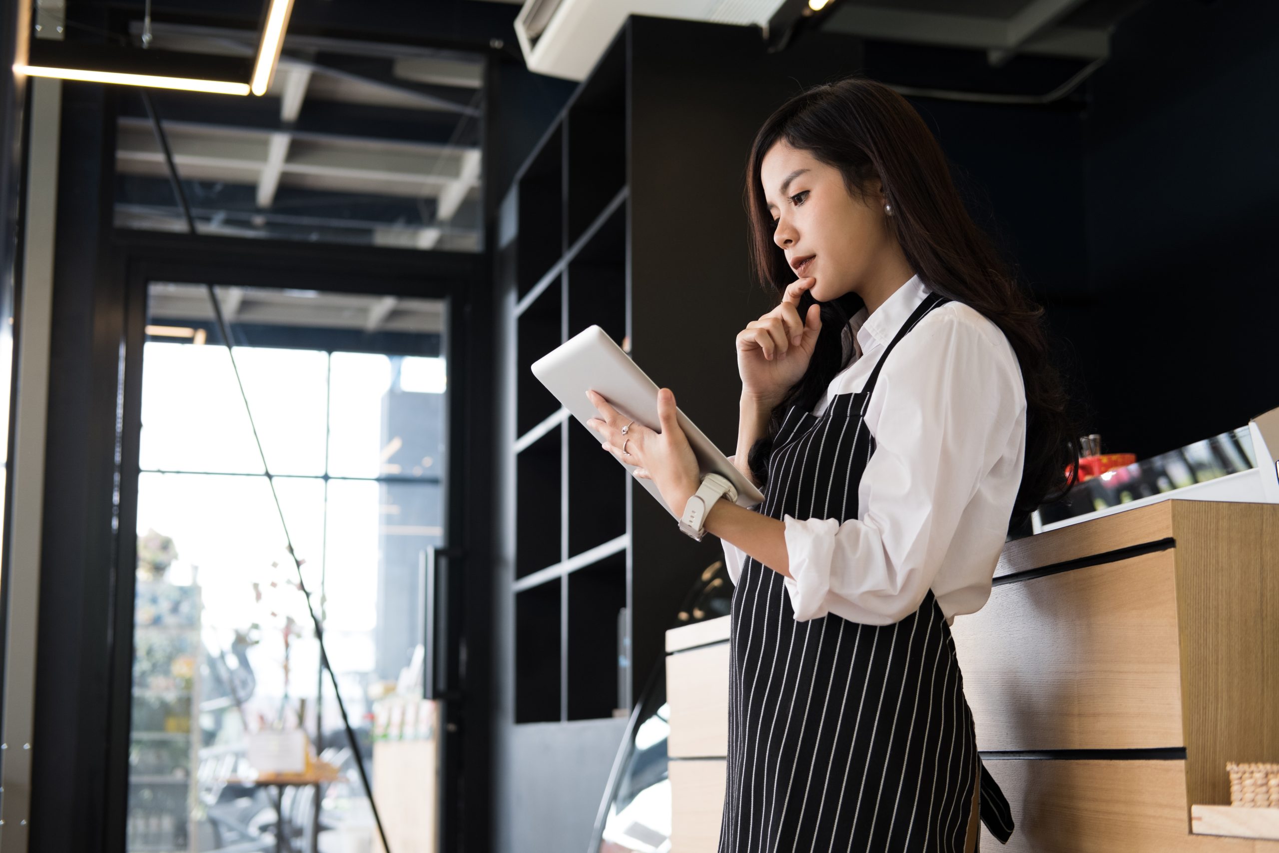 tiết kiệm chi phí vận hành nhờ vệ sinh quán ăn hiệu quả